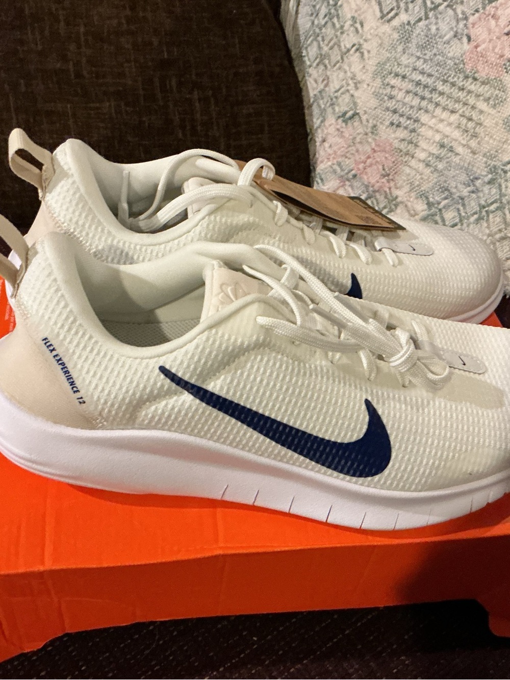Nike Flex Experience Run 12. Brand new in box:No Lid. Men’s 8.5 Women’s 10. - Picture 3 of 8